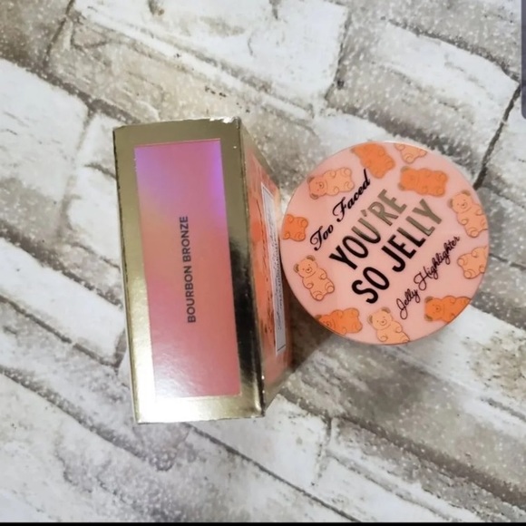 Too Faced You're So Jelly Highlighter💕 - Picture 2 of 5